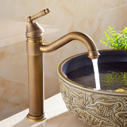 صنبور حوض نحاسي بلمسة نهائية عتيقة من DecorBites™ لخلاط حوض الحمام