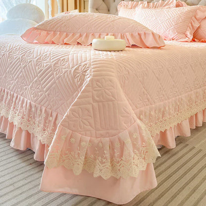 Decobites Lace Ruffles Quilted Bedspread Set with Pillowcases