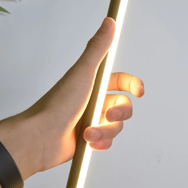 Decorbites™ Gold LED Stehlampe Minimalistisches Modernes Design für Wohnzimmer & Schlafzimmer