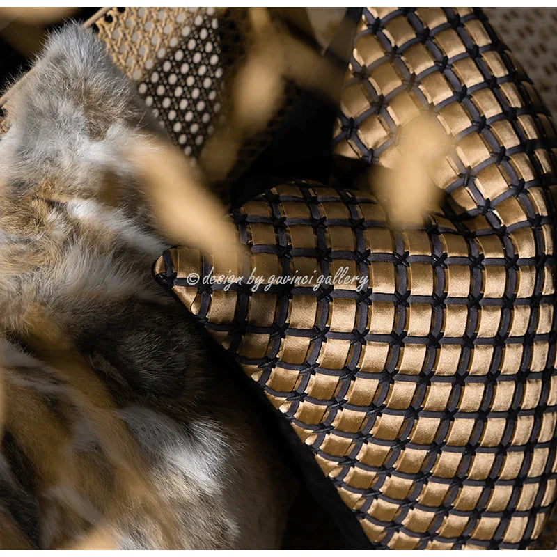 Fundas de cojín decorativas hechas a mano de piel de conejo color marfil y leonado de DecorBites™ - Decoración moderna de lujo