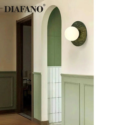 Lámpara de pared LED DecorBites™ de mármol verde para una decoración de sala de estar de lujo