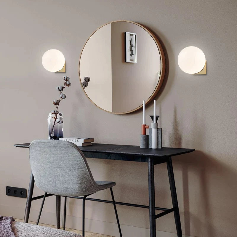 ديكوربايتس™ مصباح حائط فني على شكل كرة زجاجية لغرفة النوم في الممر، ديكور بسيط، إضاءة LED بجانب السرير