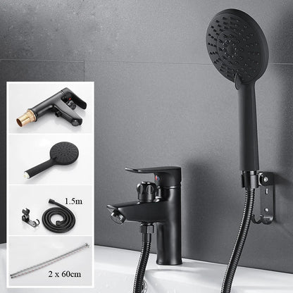 Grifo monomando para lavabo DecorBites™ de latón negro con cabezal de ducha y mezclador de agua fría y caliente.