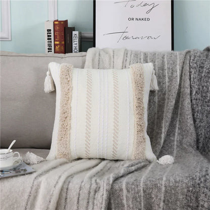 Funda de cojín DecorBites™ Boho tejida con borlas y mechones para sofá, cama o silla.