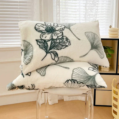 Funda de almohada DecorBites™ Cozy Winter Plush: Decoración suave para el hogar en terciopelo de leche con estampado nórdico