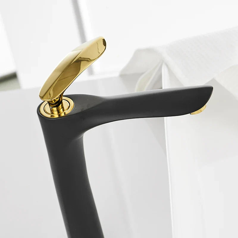 Grifo de lavabo de latón con acabado en cromo dorado Decorbites™ Mezclador de agua caliente y fría