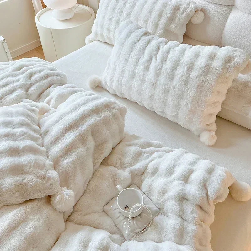 Decobites Luxe Tuscan Faux Fur Duvet Set - White Cozy Comfort for Winter