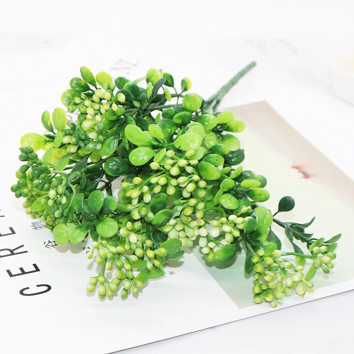 DecorBites™ Decoración de pared con ramas frutales y césped verde - 7 tenedores