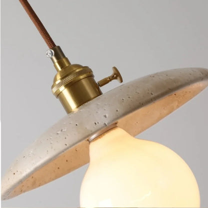 Lámpara colgante LED de bola de cristal DecorBites™ amarilla para decoración del hogar, comedor y sala de estar.