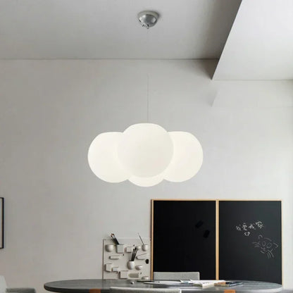 ثريا DecorBites™ الزجاجية باللون الأبيض الحليبي لديكور المنزل