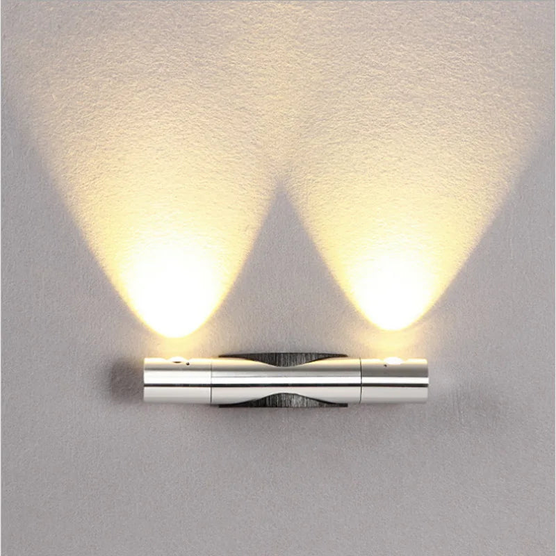 مصباح حائطي DecorBites™ قابل للتعديل برأسين دوارين لغرفة النوم وغرفة المعيشة