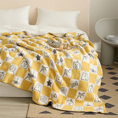 DecorBites™ Kawaii Bee Pattern Cozy Blanket - Super Soft White Spot Edge Design