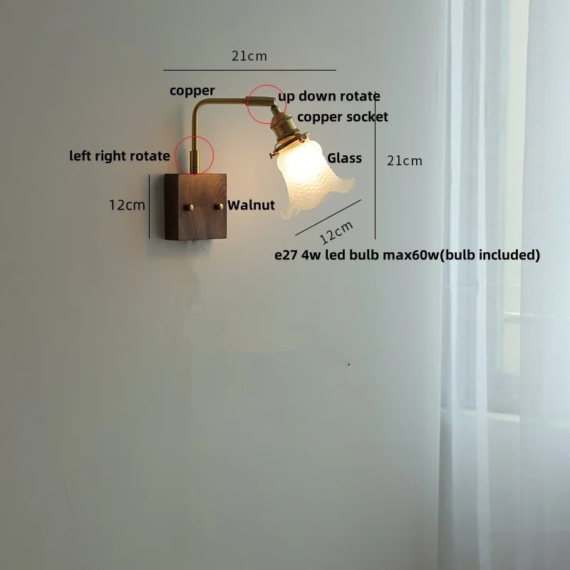 Aplique de pared DecorBites™ de cristal rosa con luz LED, interruptor de cadena, lámpara de noche de madera de nogal