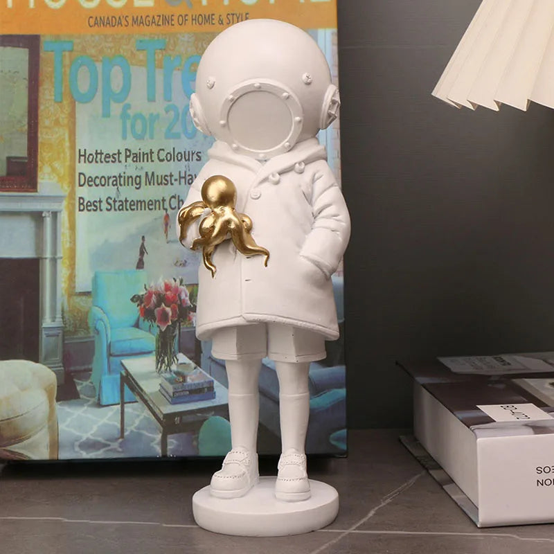 ديكوربايتس™ - تمثال بانكسي غواص عميق: تمثال فتاة من فن الشارع الحديث لديكور المنزل والمكتب