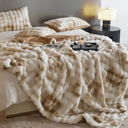 Decobites Cozy Fleece Throws - Soft Plaid Blankets for Warmth and Comfort