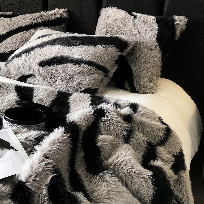 Decobites Zebra Print Faux Fur Blanket - Luxurious Bed Linen, Fox Fur Throw, Sofa Plaid