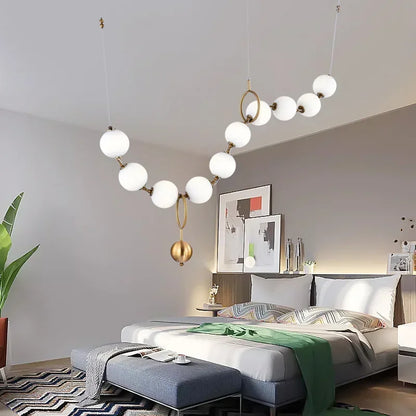 Lámpara de techo de lujo DecorBites™ Golden Necklace Chandelier para escaleras y comedor