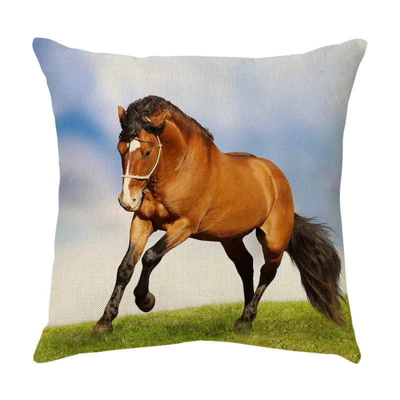 Funda de almohada DecorBites™ con estampado de caballo al galope: Funda de cojín de lino con estampado de caballo salvaje para decoración del hogar.