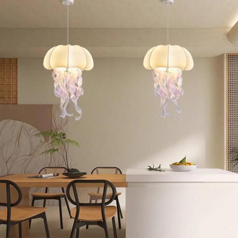 Decorbites™ Qualle-Seiden-Hängeleuchte: Romantische Pendellampe für Wohnzimmer, Schlafzimmer und Esszimmer