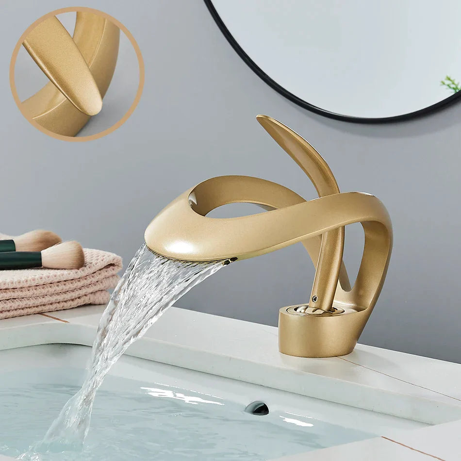 Grifo de lavabo tipo cascada DecorBites™ de latón negro, monomando para montaje en cubierta