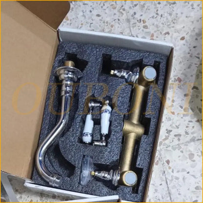 Grifo de lavabo de doble manija DecorBites™ en latón macizo cromado con acabado negro antiguo