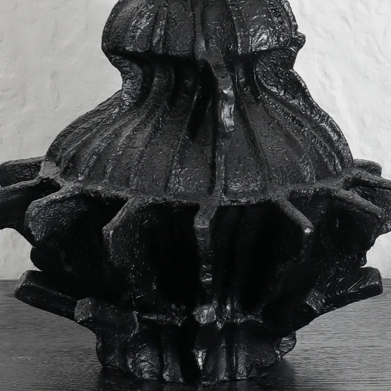 مزهرية زهور من الراتنج بتصميم تجريدي مطوي من DecorBites™ - ديكور منزلي وترتيبات منزلية