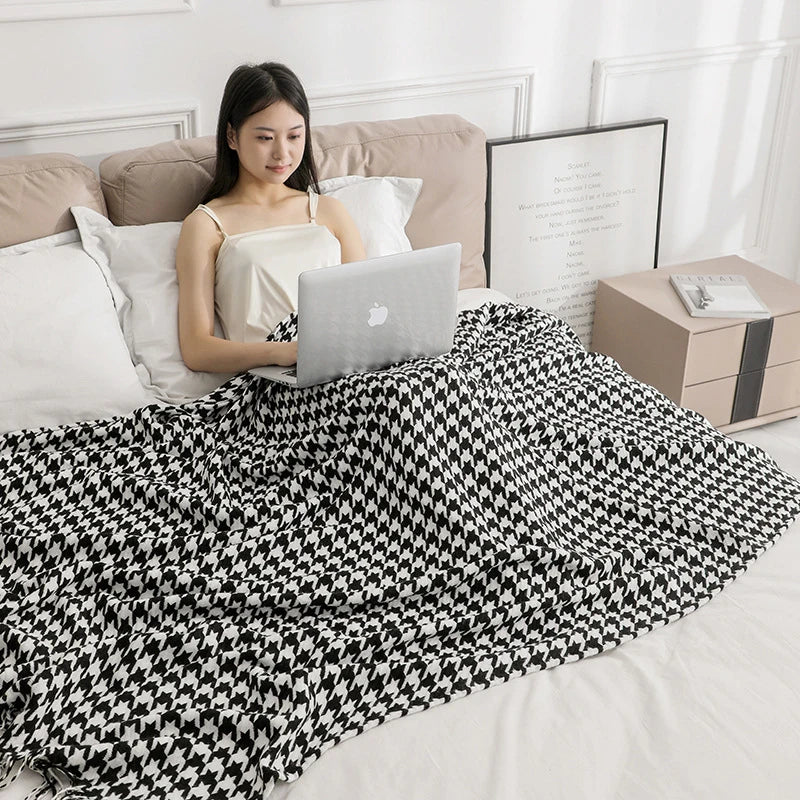 DecorBites™ Houndstooth Throw Blanket