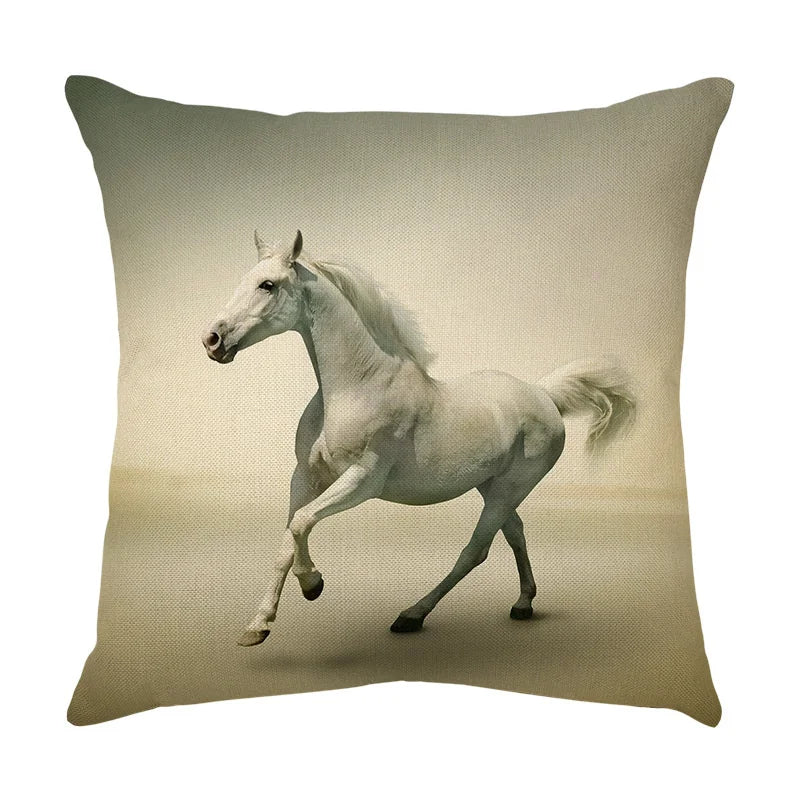 Funda de almohada DecorBites™ con estampado de caballo al galope: Funda de cojín de lino con estampado de caballo salvaje para decoración del hogar.