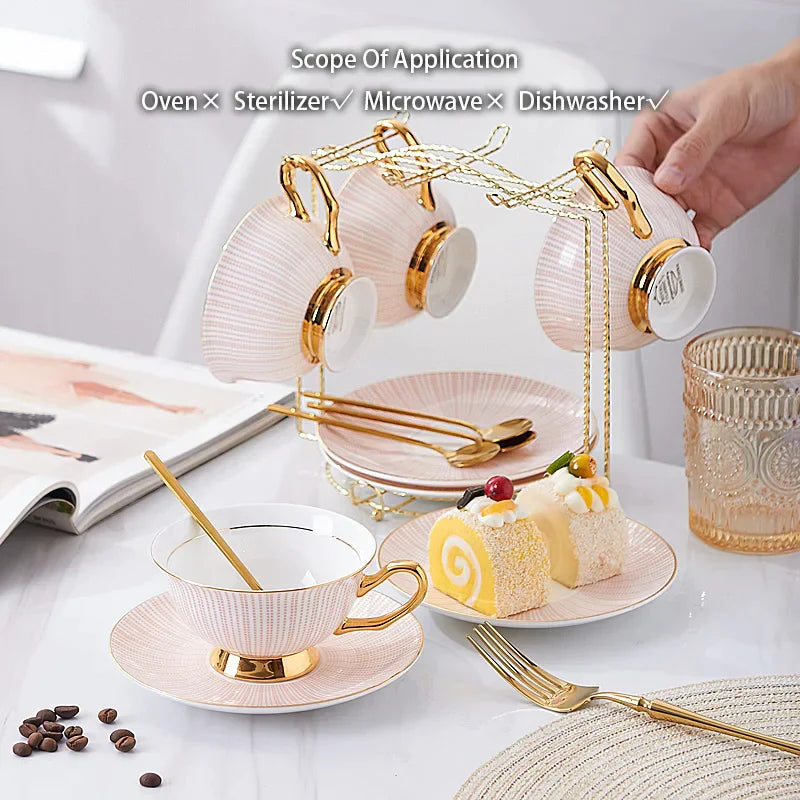 Juego de té DecorBites™ de porcelana dorada, 200 ml. Elegante juego de taza, platillo y cuchara.