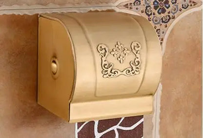 مجموعة إكسسوارات الحمام المنحوتة من البرونز العتيق من DecorBites™: رف مناشف، حامل ورق، حامل فرشاة المرحاض، خطافات