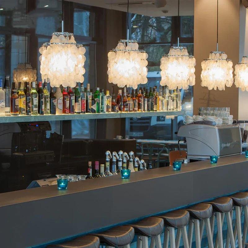 ثريا DecorBites™ Aeolian Bells Shell Chandelier لغرفة المعيشة المتوسطية والمتجر والبار والمطعم