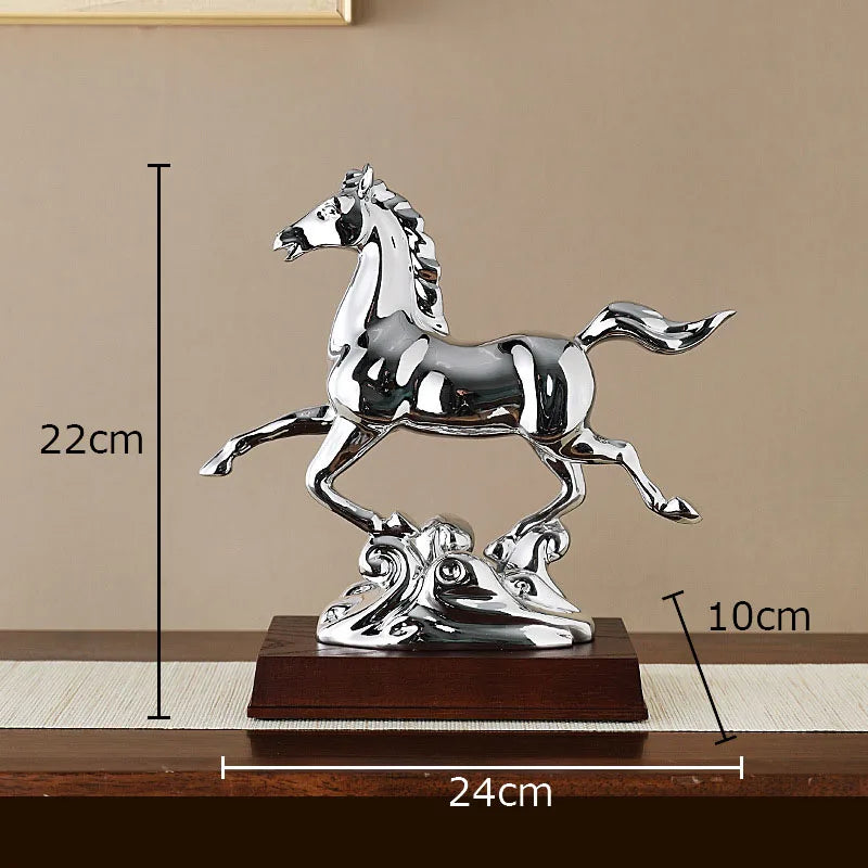 DecorBites™ Estatua de resina con forma de caballo dorado, ideal para decorar habitaciones con estilo.