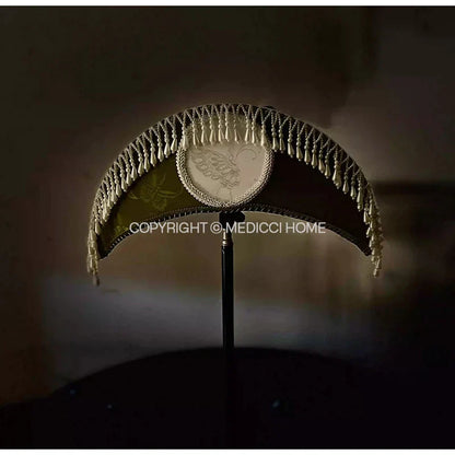 Pantalla de lámpara DecorBites™ con forma de luna creciente y borlas - Cubierta para lámpara de escritorio estilo victoriano medieval