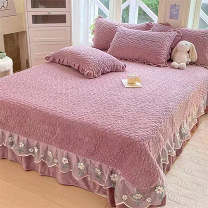 Decobites Velvet Flower Lace Ruffles Quilted Bedding Set with Pillowcases