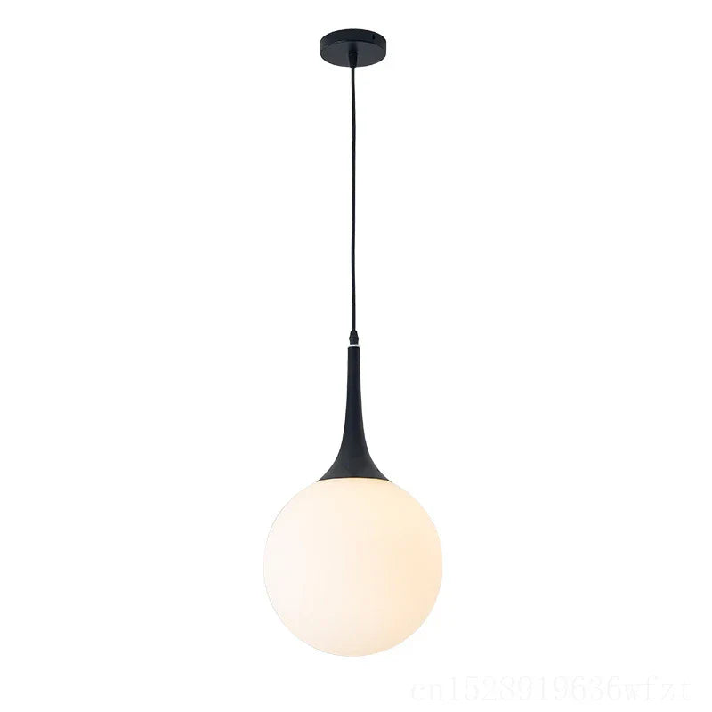 Lámparas colgantes LED DecorBites™ con forma de bola de cristal para salas de estar modernas, accesorios de cuerno en blanco y negro.