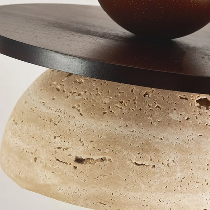 Lámpara colgante LED DecorBites™ con bola de cristal para sala de estar o comedor, con detalles en madera natural y piedra.