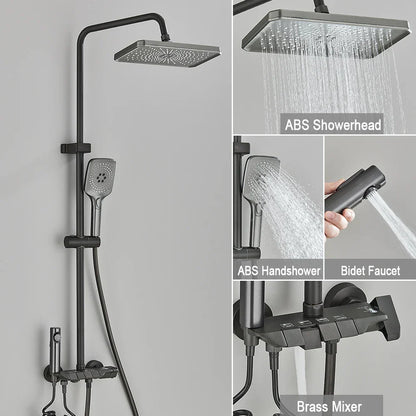 نظام دش DecorBites™ Black Piano الرقمي مع صنابير نحاسية ذكية ودش مطري أبيض