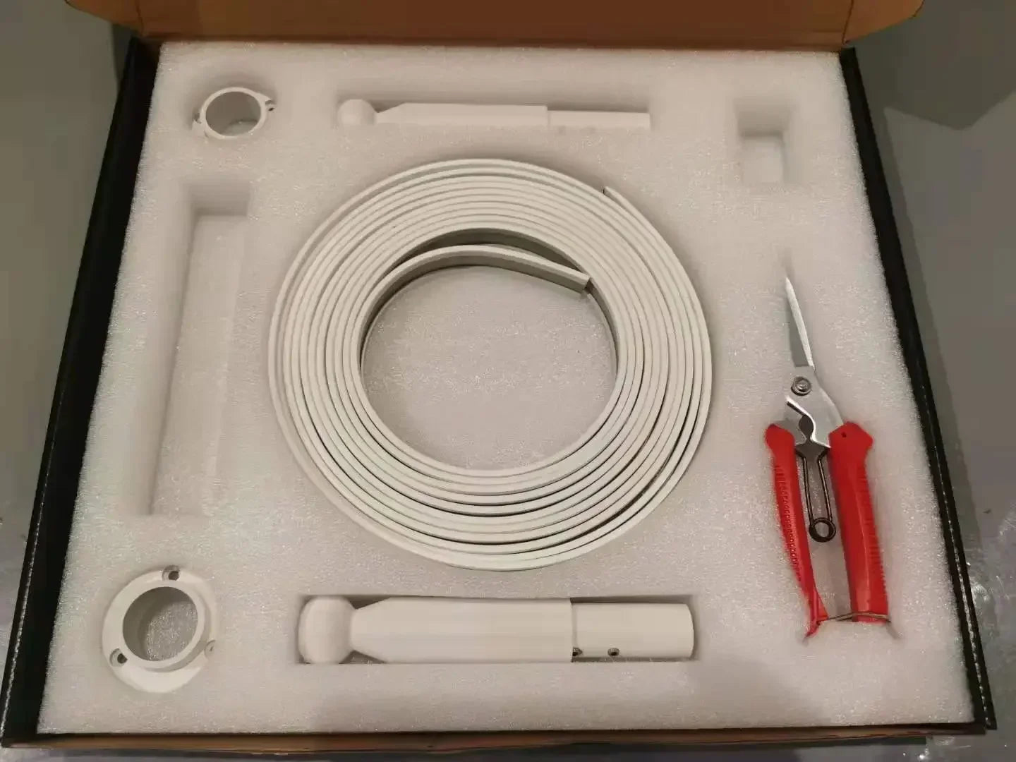 Aplique de pared lineal DecorBites™ Skyline con luz LED