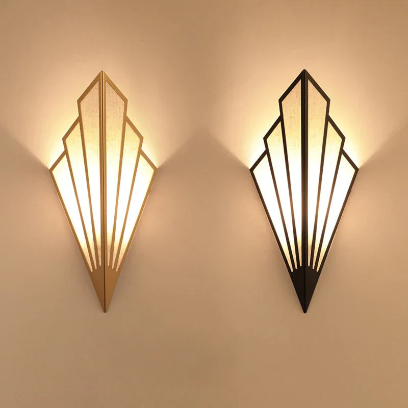 Lámpara de pared interior LED DecorBites™ con forma de abanico para pasillos, escaleras y dormitorios.