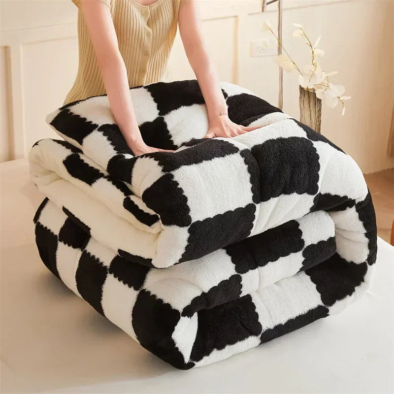 Decobites Cozy Checkerboard Winter Blanket - Super Thick & Soft Cashmere Duvet Comforter