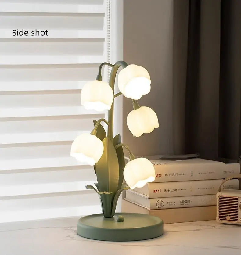 Decorbites™ Vintage Blumen-Tischleuchte für das Zuhause: 5-Lilien-Nachttischlampe in 3 Farbmustern mit G4-LED-Birnen