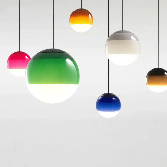 Lámpara colgante LED con bola de cristal DecorBites™ - Iluminación moderna y minimalista con degradado de color para comedor