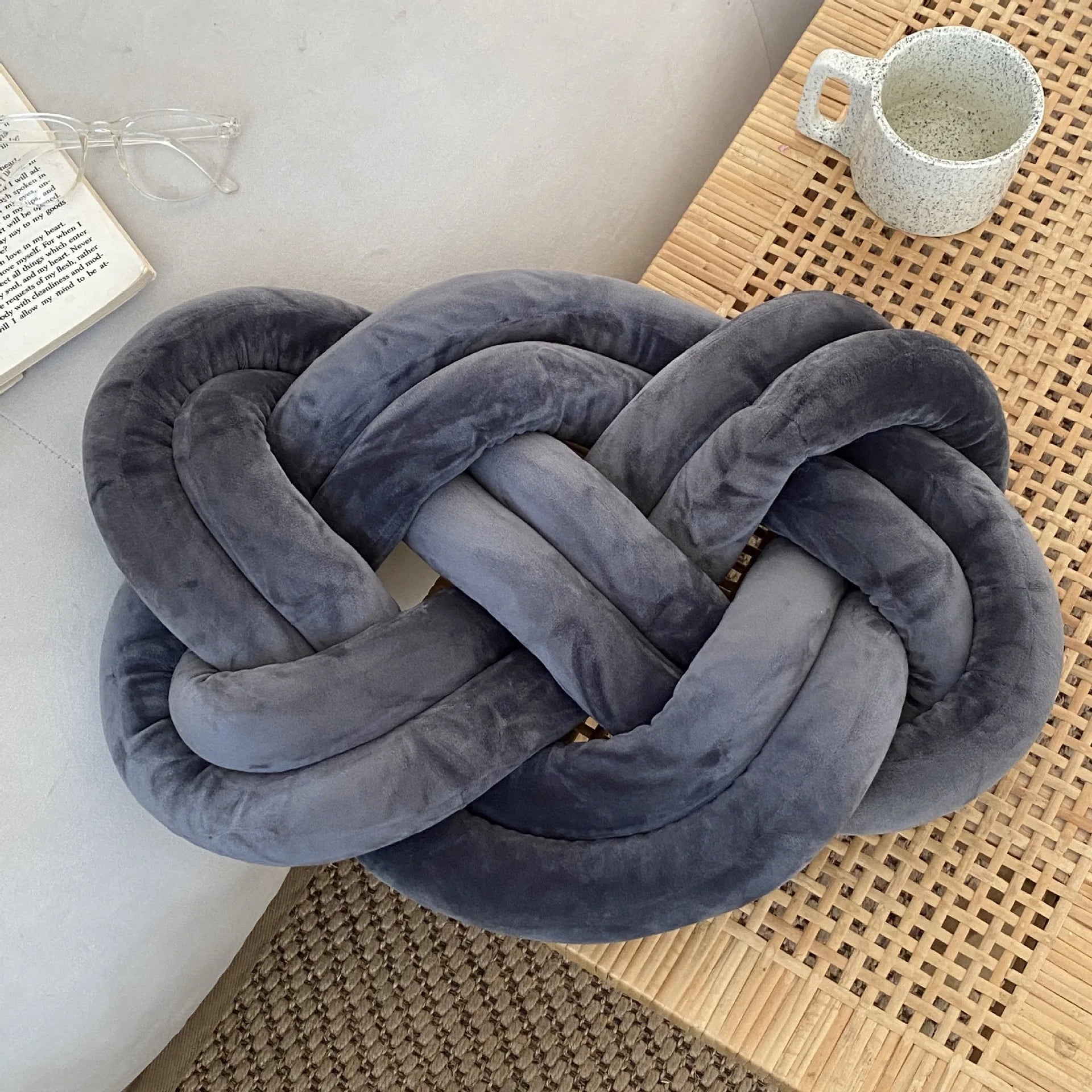 Knotted Ring Pillow Set