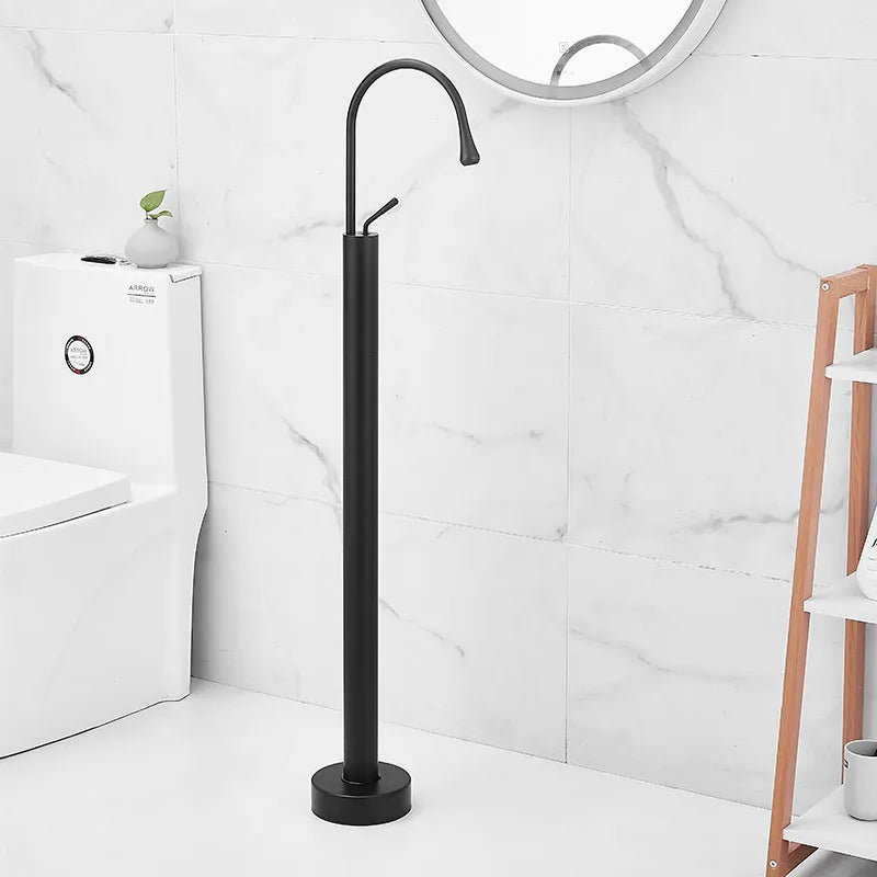 Grifo de bañera de pie DecorBites™ de latón negro con diseño de gota de agua larga