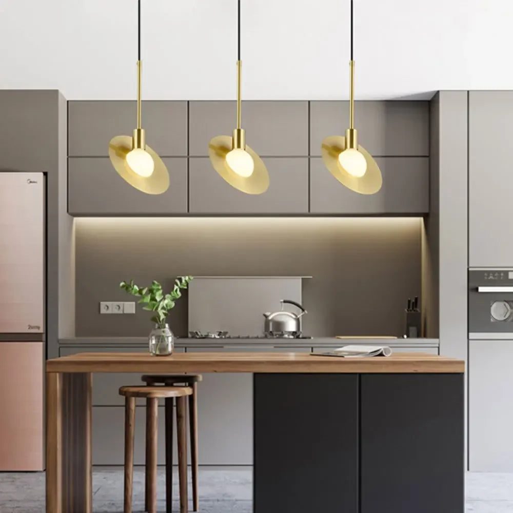 Lámpara colgante LED de bola de cristal DecorBites™: Diseño moderno de luna para una decoración elegante del hogar