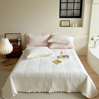 Decobites Luxe Quilt Set: Velvet Fleece Bedspread & Cotton Coverlet with Pillowcases