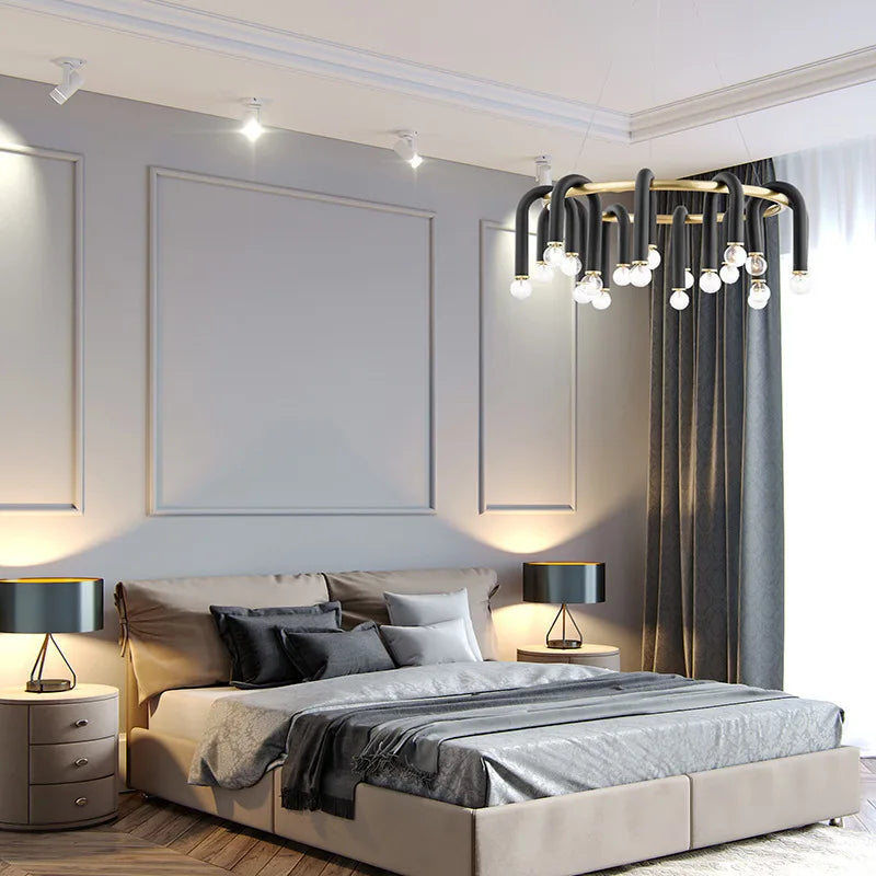 Lámpara de araña DecorBites™ con tubo negro en forma de U y anillo dorado para iluminación de vestíbulo o comedor