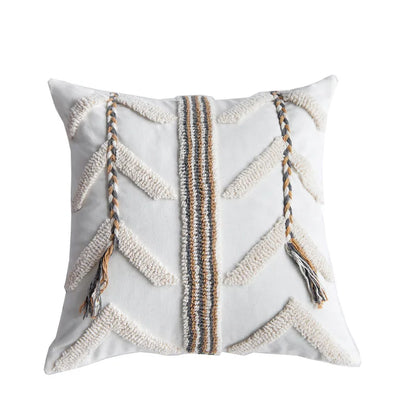 غطاء وسادة من الكروشيه باللون البيج من DecorBites™: وسادة ديكور منزلي على الطراز الشمالي