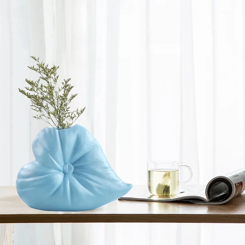 DecorBites™ Fluffy Heart Vase: Ceramic Handicraft Home Decor Accessory