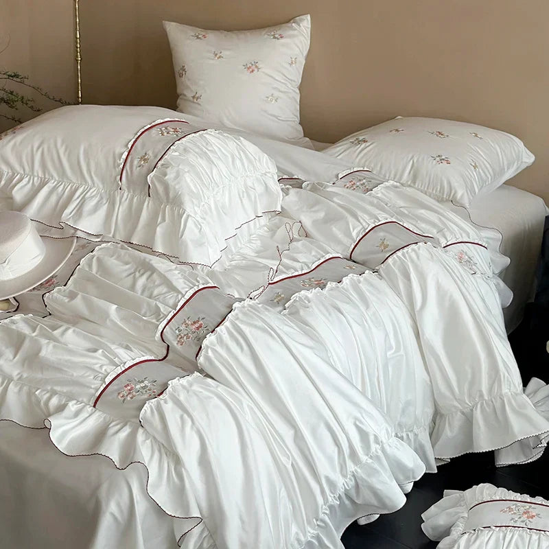 طقم أغطية سرير DecorBites™ 1000TC قطني مطرز بالزهور مع كشكشة من الدانتيل